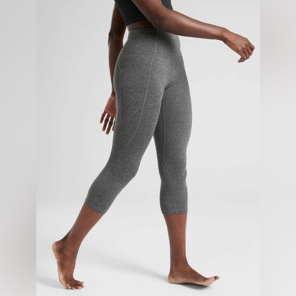 Athleta Salutation Stash Pocket Capri In Powervita SZ SM - Picture 1 of 8